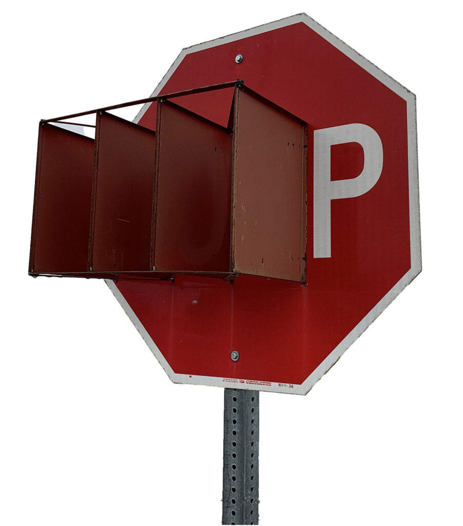 Red stop sign fitted with side blinders.