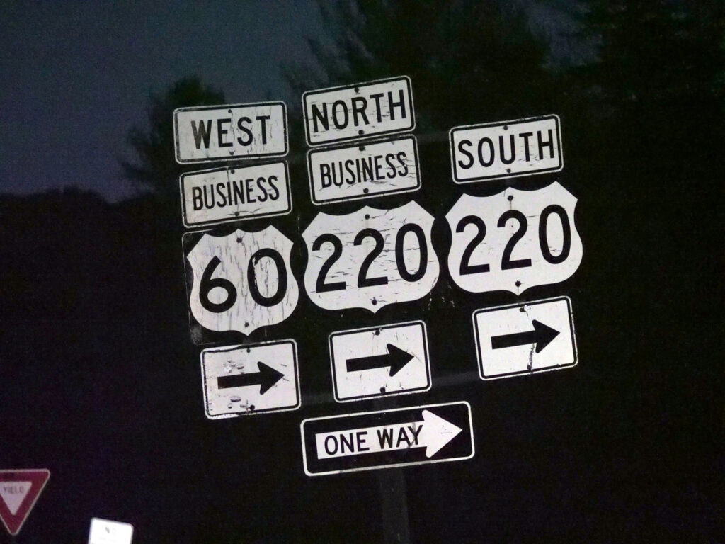 Black-and-white business route signs point drivers along U.S. 60 and Business 220.