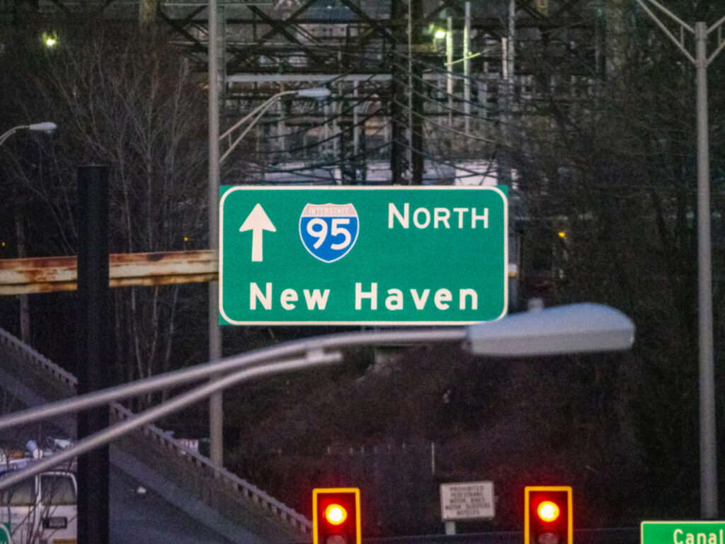 A green I-95 North guide sign points toward New Haven.